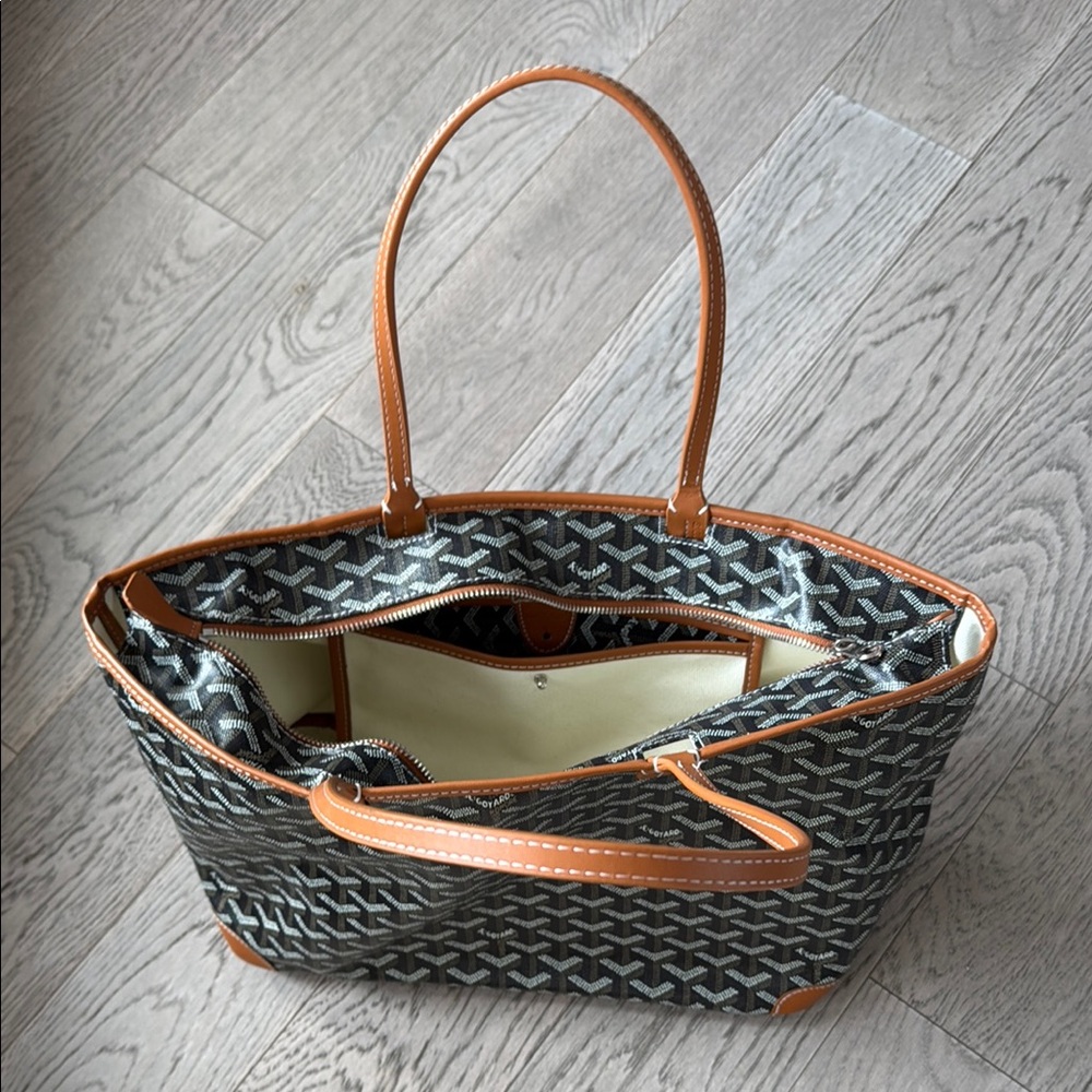 Stylish Black and Tan Tote Bag - Goyard - Picture 4 of 4